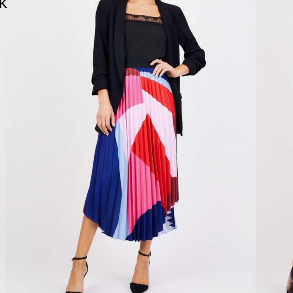 TREND ALERT! Colorful pleated skirt by Sabie